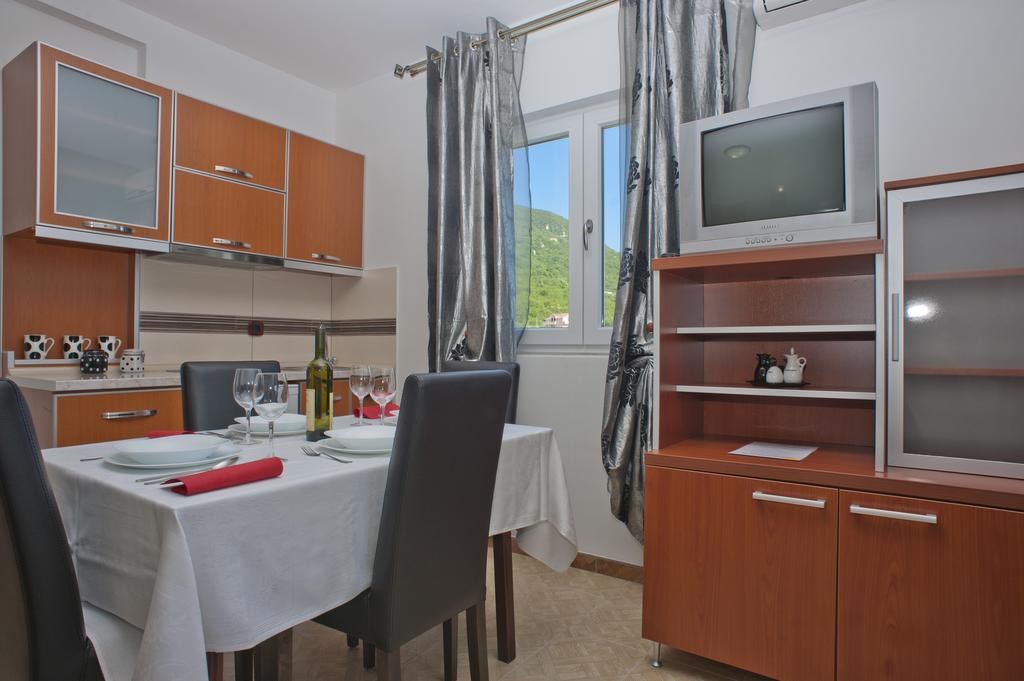 Apartment Gold